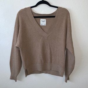 Abercrombie & Fitch V-neck Sweater 🤎
